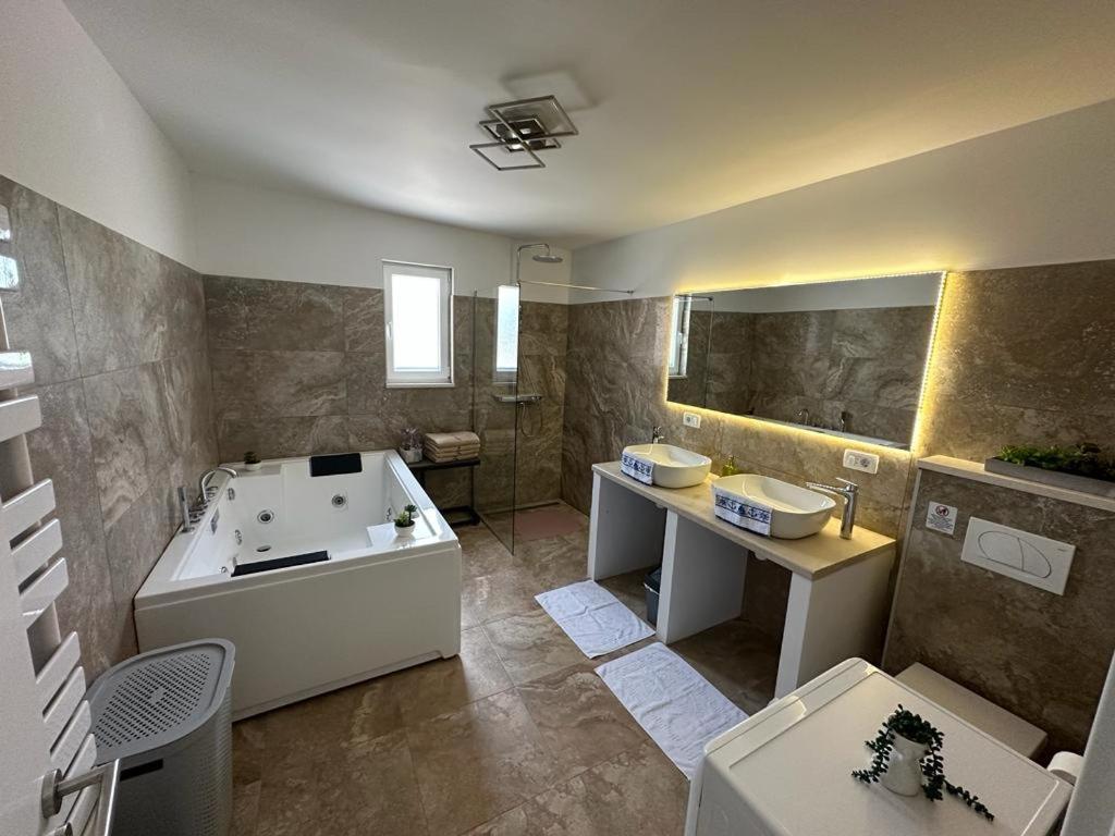 אומיס Villa Green Hill, Cista Velika, Imotski מראה חיצוני תמונה